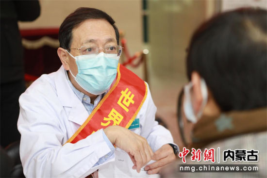 内蒙古自治区人民医院举办“世界慢阻肺日”主题义诊